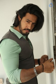 S3 Villain Thakur Anoop Singh Interview Photos - 3 of 28