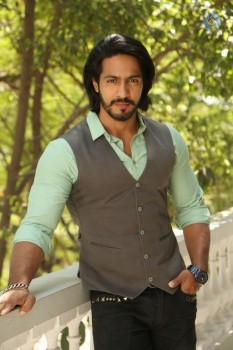 S3 Villain Thakur Anoop Singh Interview Photos - 14 of 28