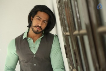 S3 Villain Thakur Anoop Singh Interview Photos - 15 of 28