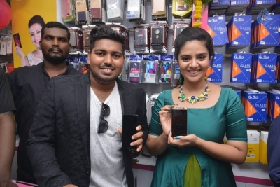 Sreemukhi and Catherine Launches B New Mobile Store - 11 of 13