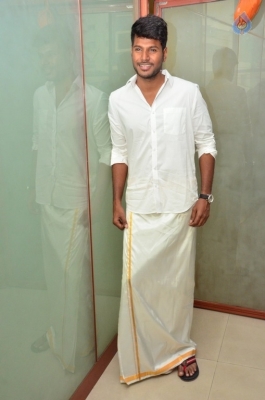 Sundeep Kishan Samanthakamani Interview Photos - 12 of 19