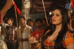 zarine-khan-at-naan-rajavaaga-pogiren-shooting-spot