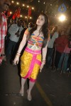 zarine-khan-at-naan-rajavaaga-pogiren-shooting-spot