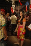 zarine-khan-at-naan-rajavaaga-pogiren-shooting-spot