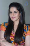 zarine-khan-at-naan-rajavaaga-pogiren-shooting-spot