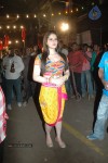 zarine-khan-at-naan-rajavaaga-pogiren-shooting-spot