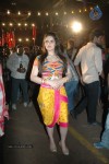 zarine-khan-at-naan-rajavaaga-pogiren-shooting-spot