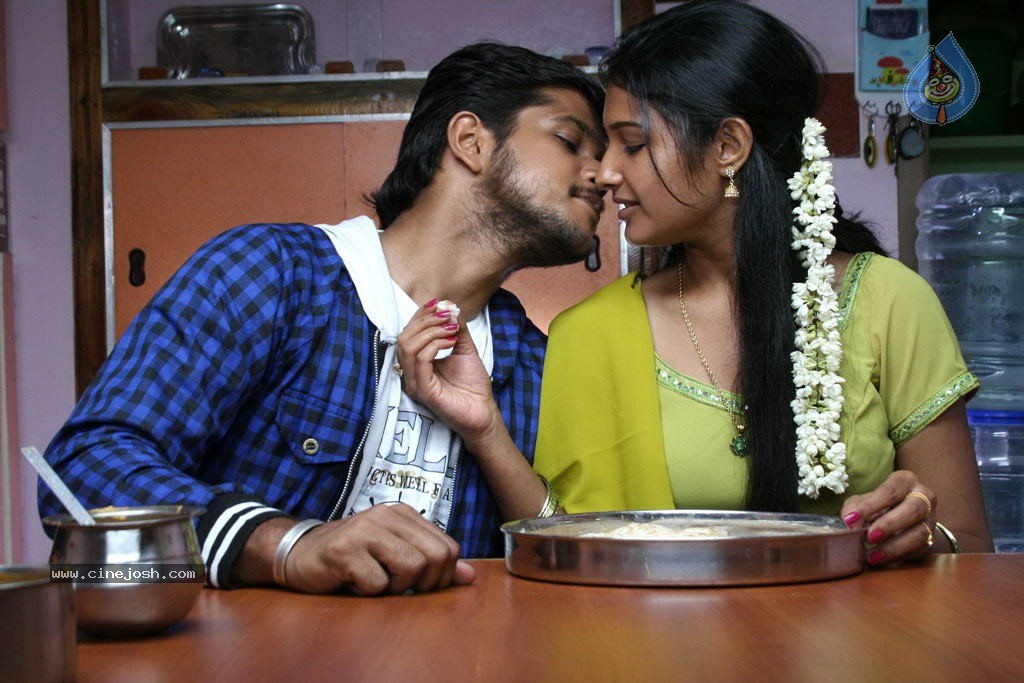 Aayiram Muthangaludan Thenmozhi Tamil Movie Stills - 10 / 47 photos