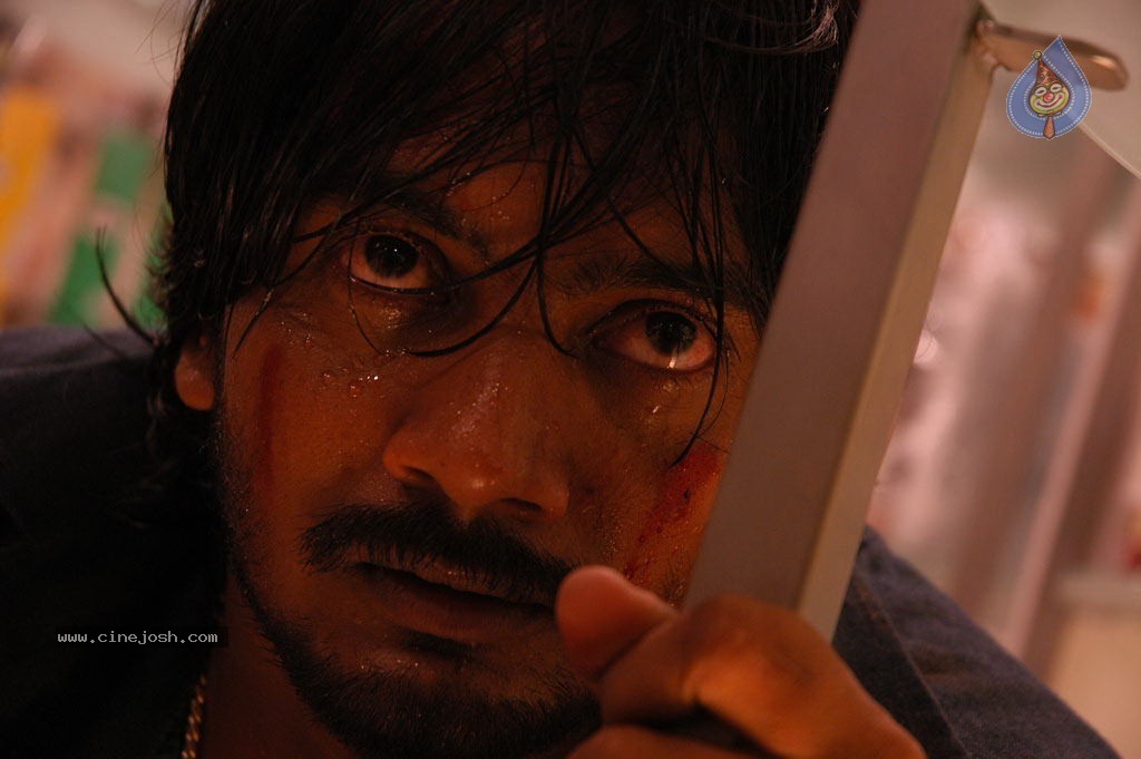 Abhayam Tamil Movie Stills - 42 / 47 photos
