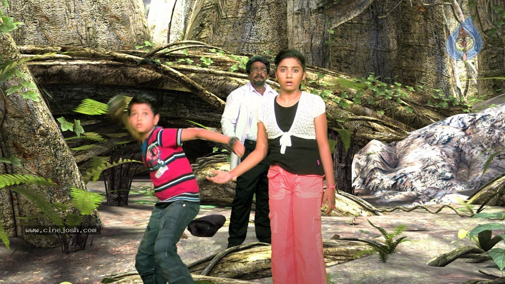 Adhisaya Ulagam 3D Movie Photos - 19 / 22 photos