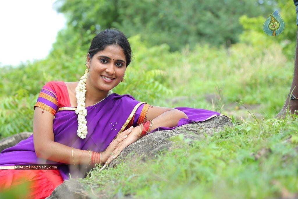 Antha Kuyil Neethana Tamil Movie Stills - 16 / 21 photos