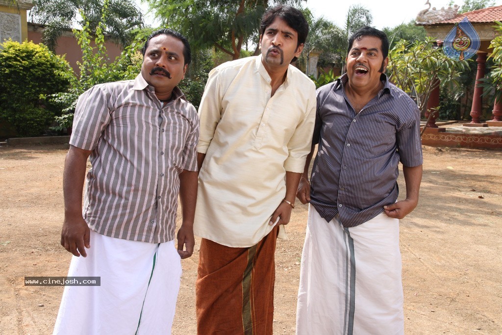 Aranmanai Tamil Movie Stills - 22 / 32 photos
