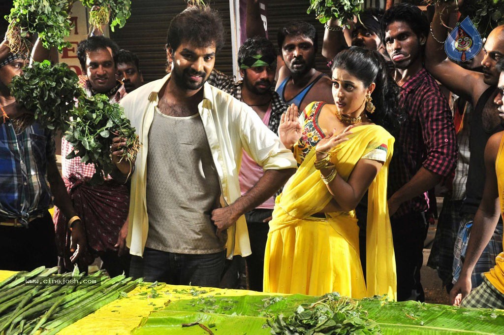 Arjunan Kadhali Tamil Movie Stills - 12 / 18 photos