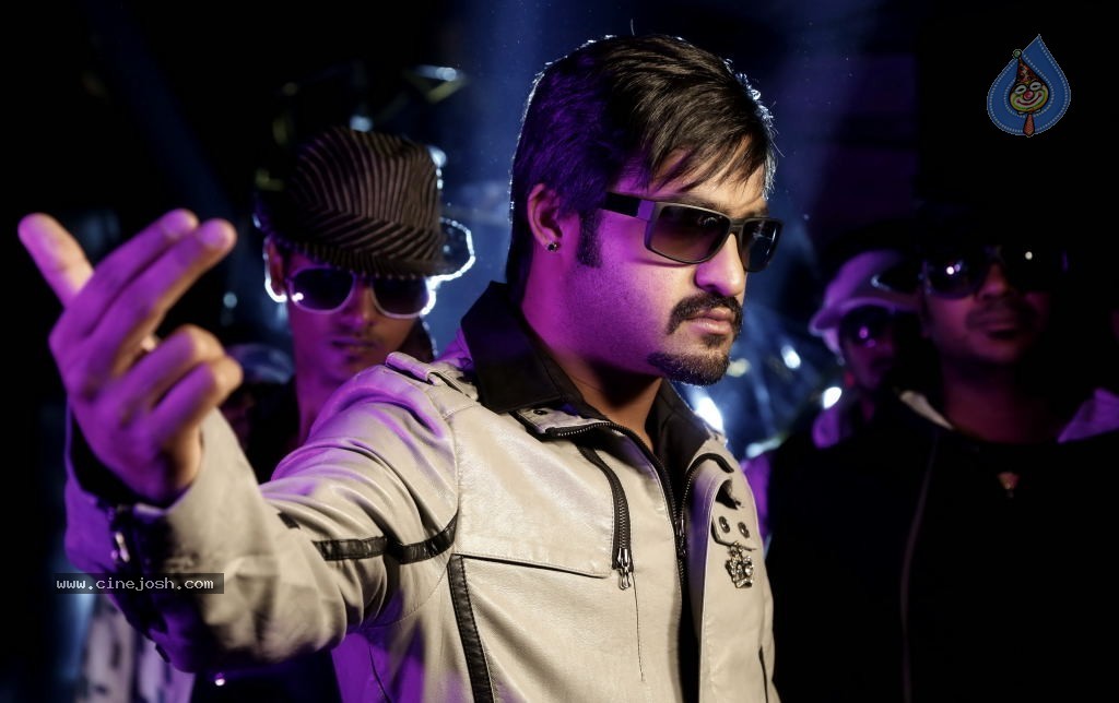 Baadshah Movie Stills n Walls - 4 / 14 photos