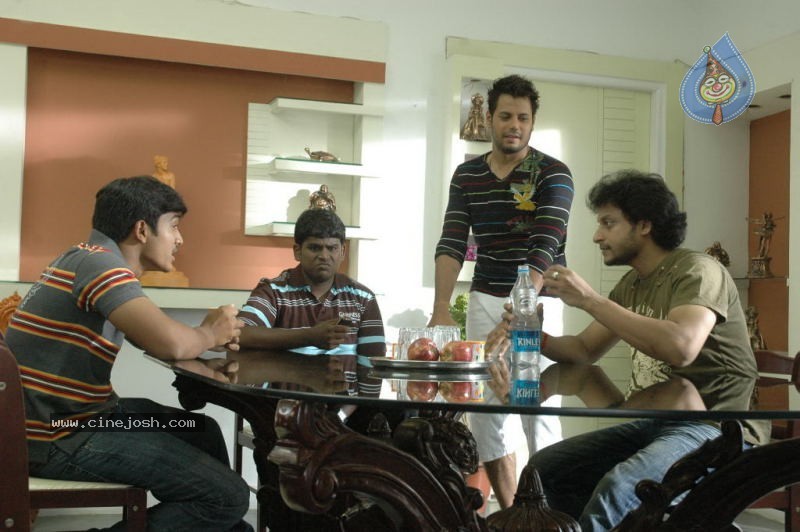 Bachelors 2 Movie Stills - 14 / 46 photos