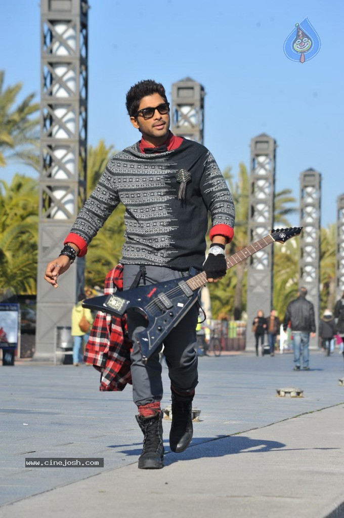 Bunny Stills in Iddarammayilatho - 3 / 5 photos