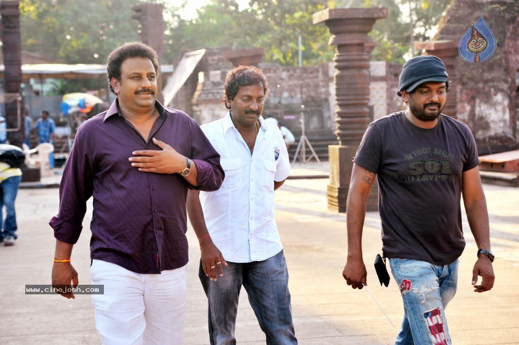 Businessman Movie Working Stills - 4 / 75 photos