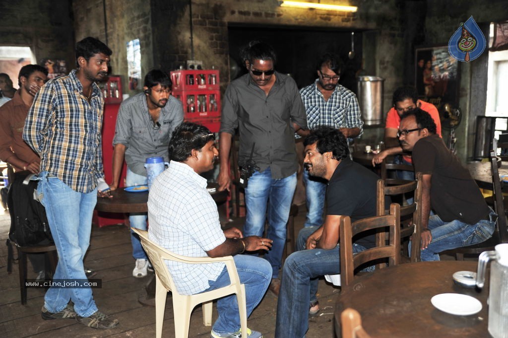 Businessman Movie Working Stills - 18 / 75 photos