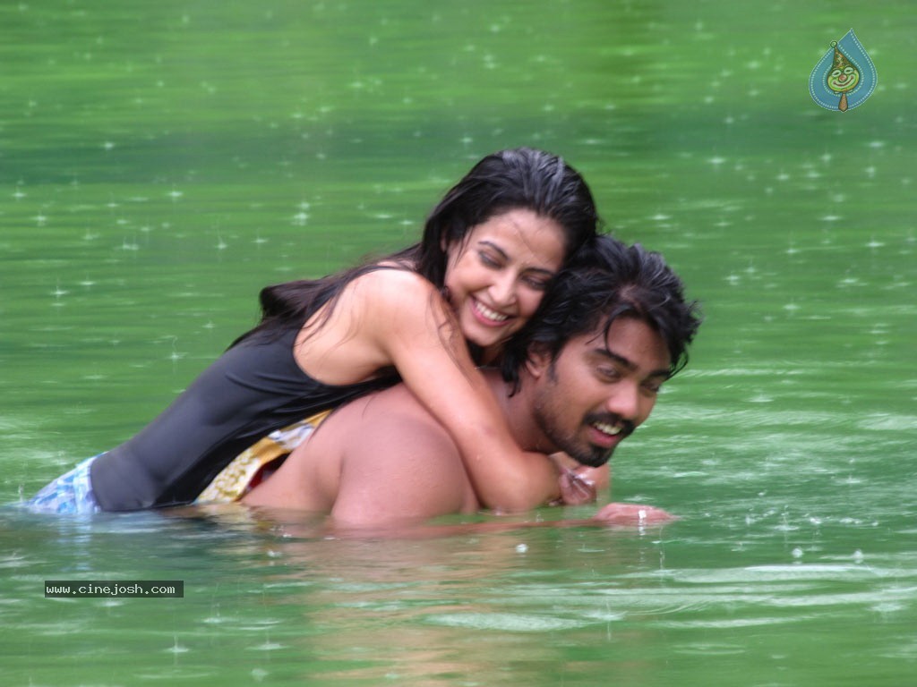 Chikki Mukki Tamil Movie Hot Stills - 1 / 52 photos