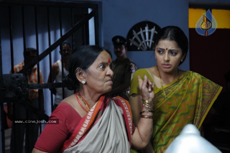 Collector Gari Bharya Movie Stills - 21 / 113 photos