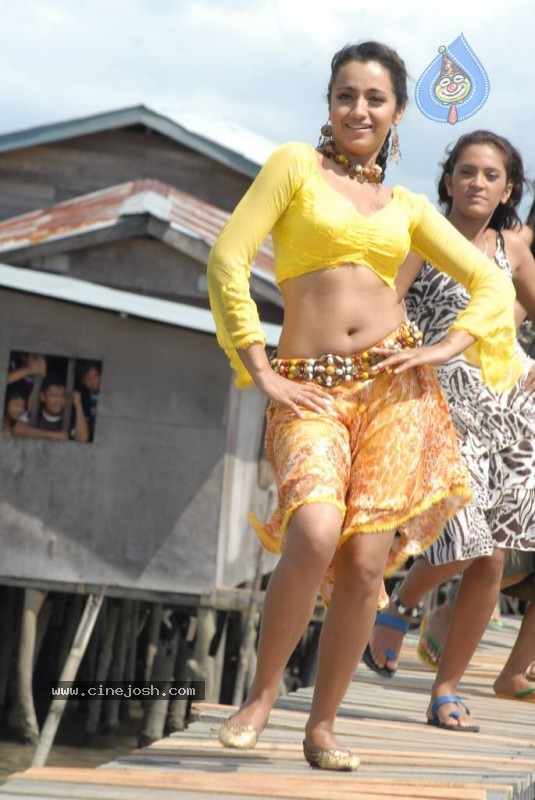 Dopidi Movie Stills - Trisha, Vijay - 19 / 24 photos