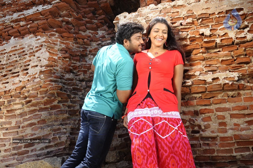 Eera Veyyil Tamil Movie Stills - 12 / 31 photos