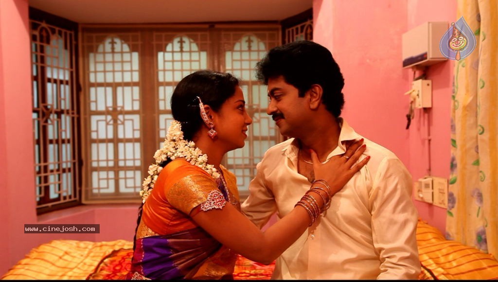En Nenjai Thottaye Tamil Movie Stills - 13 / 46 photos
