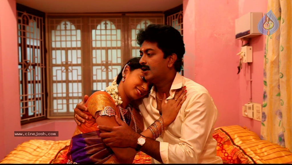 En Nenjai Thottaye Tamil Movie Stills - 19 / 46 photos