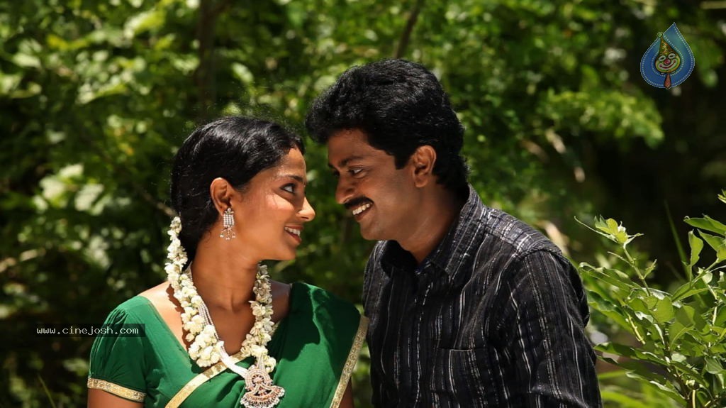En Nenjai Thottaye Tamil Movie Stills - 20 / 46 photos