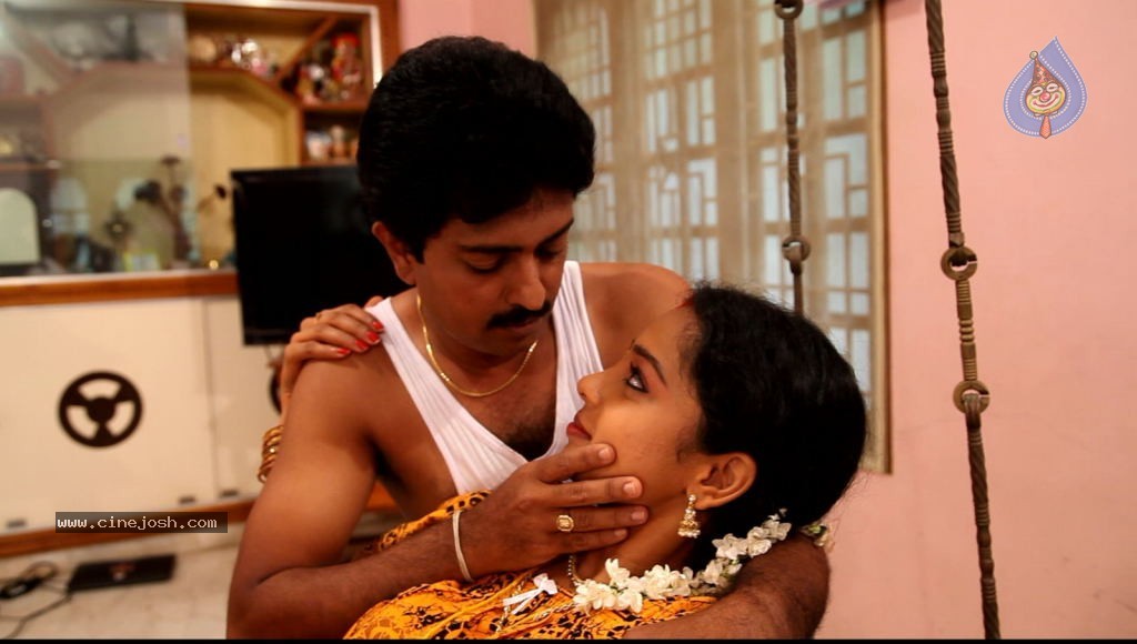 En Nenjai Thottaye Tamil Movie Stills - 21 / 46 photos