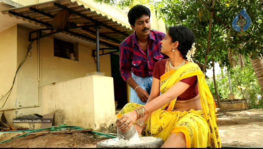 En Nenjai Thottaye Tamil Movie Stills - 42 / 46 photos