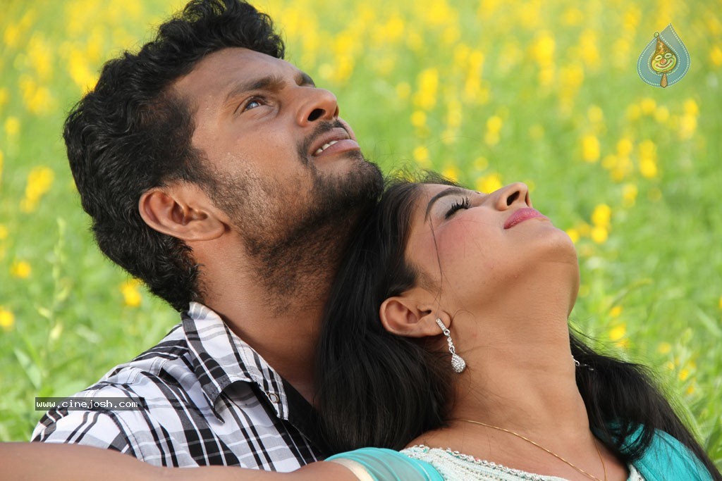 Ennai Piriyadhey Tamil Movie Stills - 9 / 36 photos