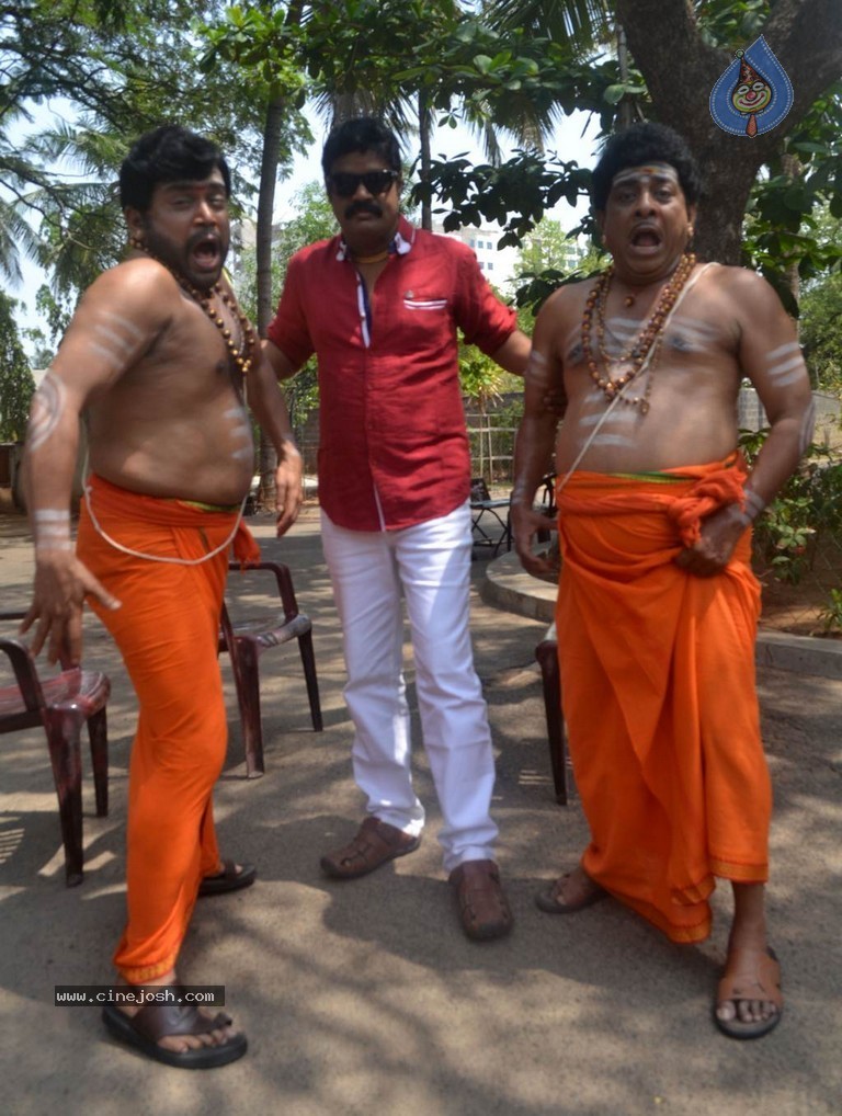 Envazhi Thanivazhi Tamil Movie Photos - 5 / 27 photos