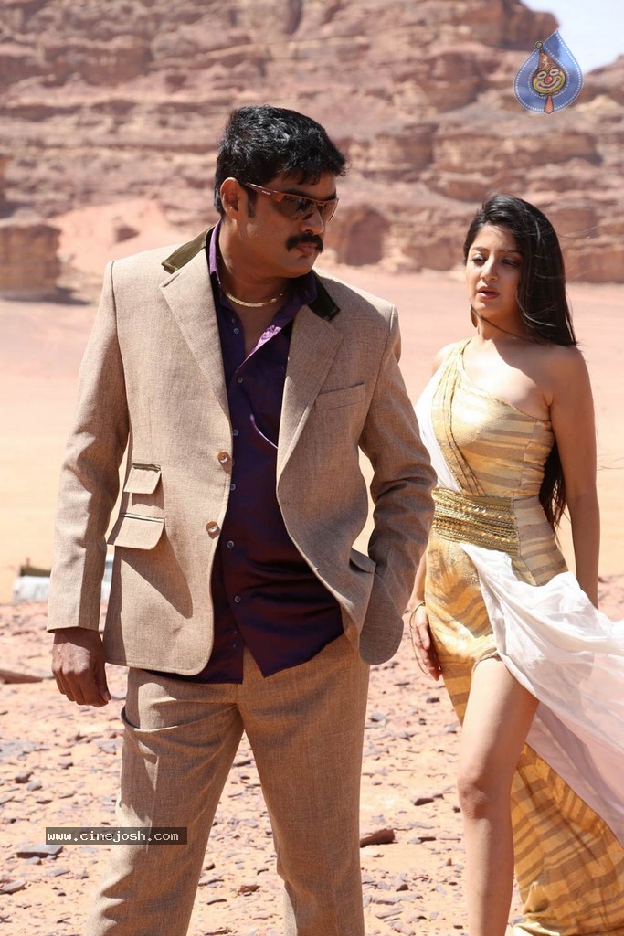 Envazhi Thanivazhi Tamil Movie Photos - 11 / 27 photos