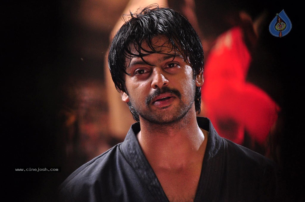 Ethiri En 3 Tamil Movie Hot Stills - 13 / 41 photos