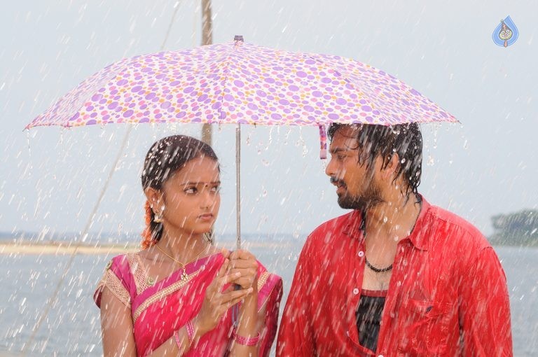 Godhaari Navvindi Movie Photos - 3 / 8 photos