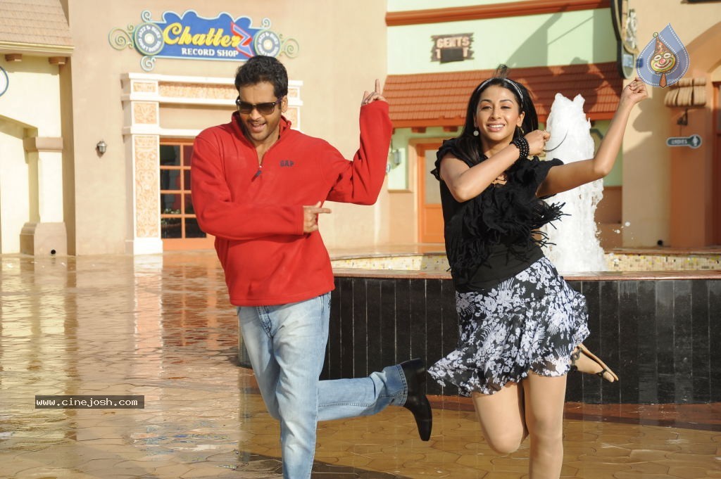 Gola Gola Movie Stills - 13 / 40 photos