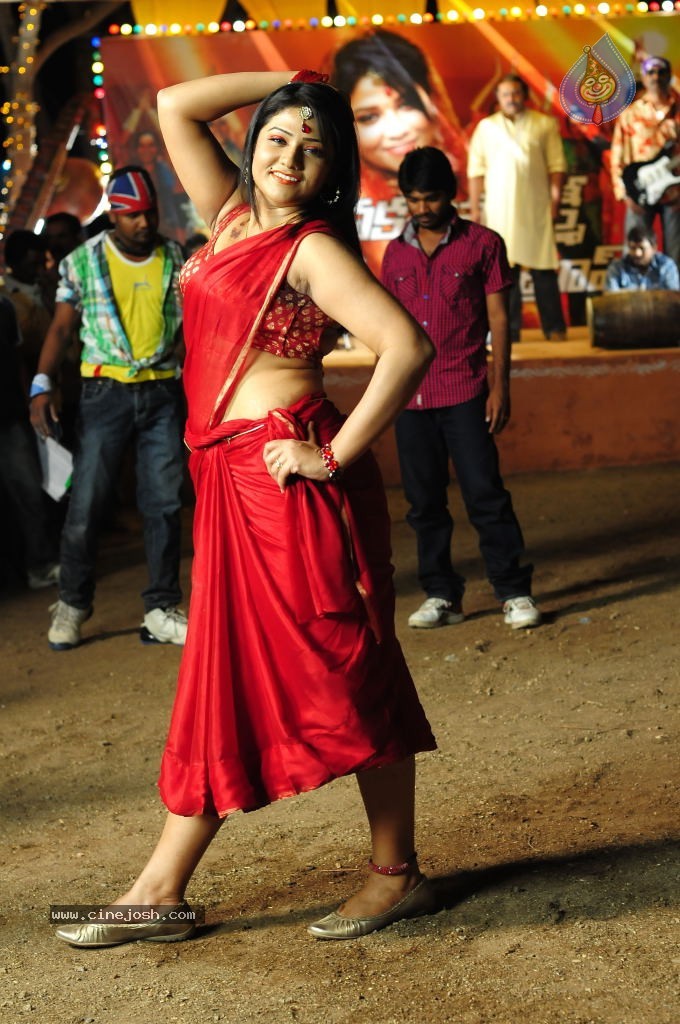 Gola Gola Movie Stills - 14 / 40 photos