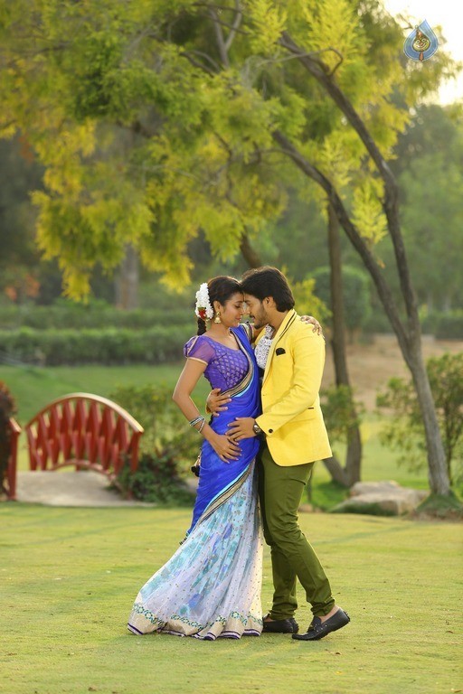 Iddari Madhya 18 Movie Stills - 5 / 46 photos