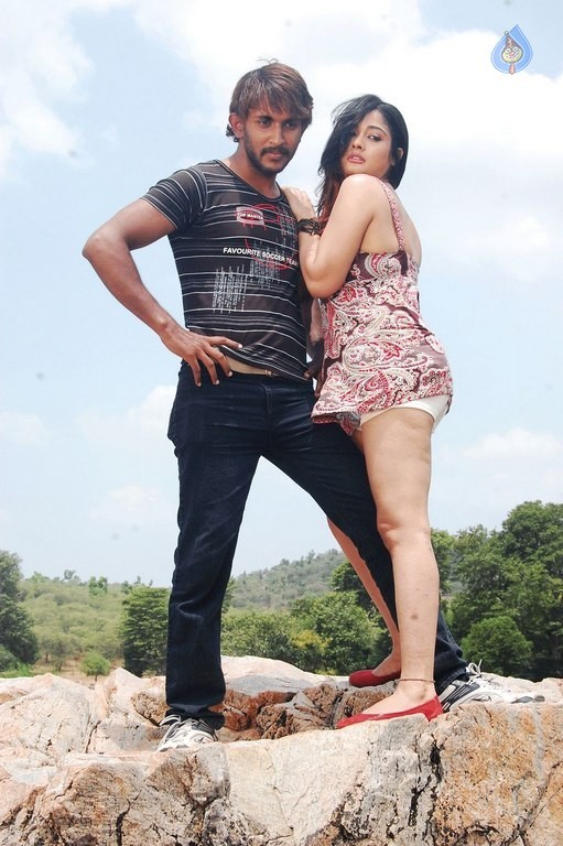 Ilamai Oonjal Tamil Film Photos - 16 / 34 photos