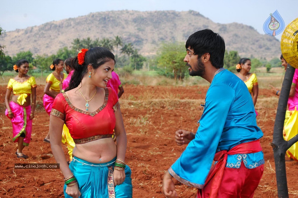 Isakki Tamil Movie Stills - 21 / 35 photos