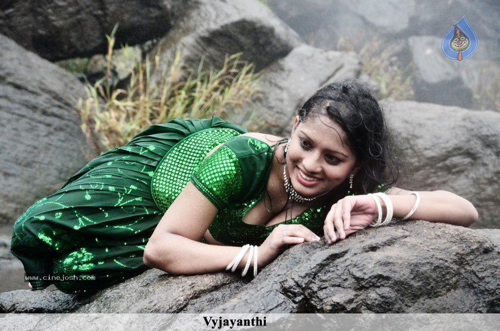 Jamaai Tamil Movie Hot Stills - 8 / 39 photos