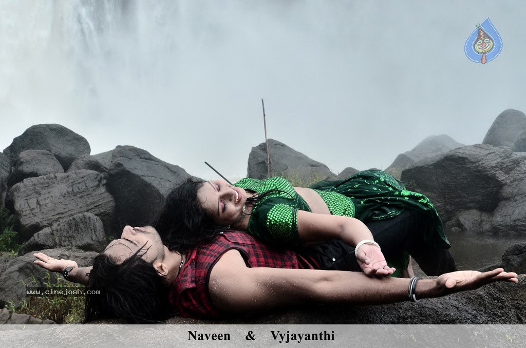 Jamaai Tamil Movie Hot Stills - 16 / 39 photos