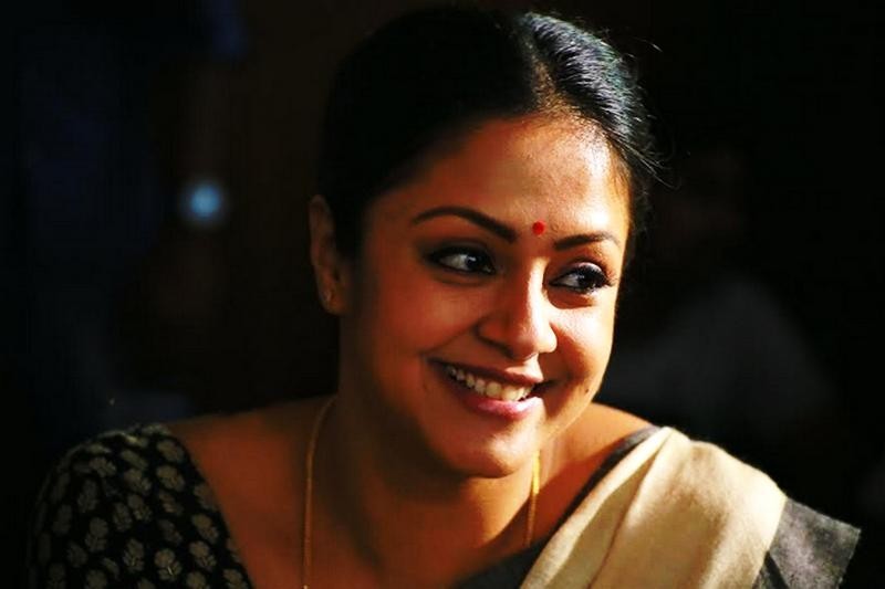 Jyothika Stills in 36 Vayadhinile Movie - 9 / 18 photos