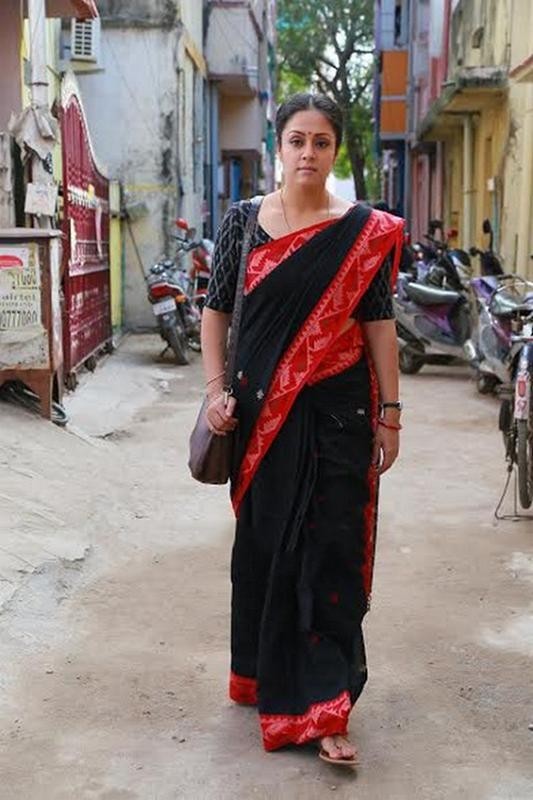Jyothika Stills in 36 Vayadhinile Movie - 16 / 18 photos