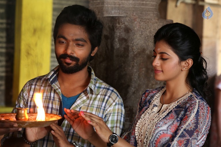 Kadavul Irukaan Kumaru Tamil Film Pics - 14 / 32 photos