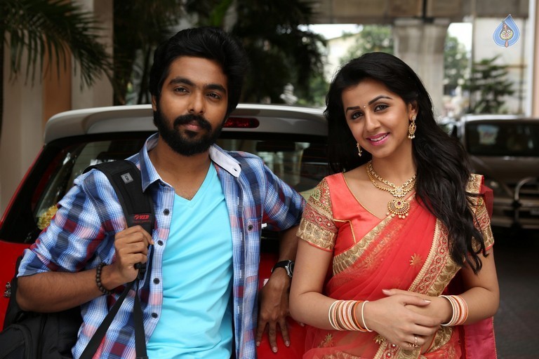 Kadavul Irukaan Kumaru Tamil Film Pics - 17 / 32 photos