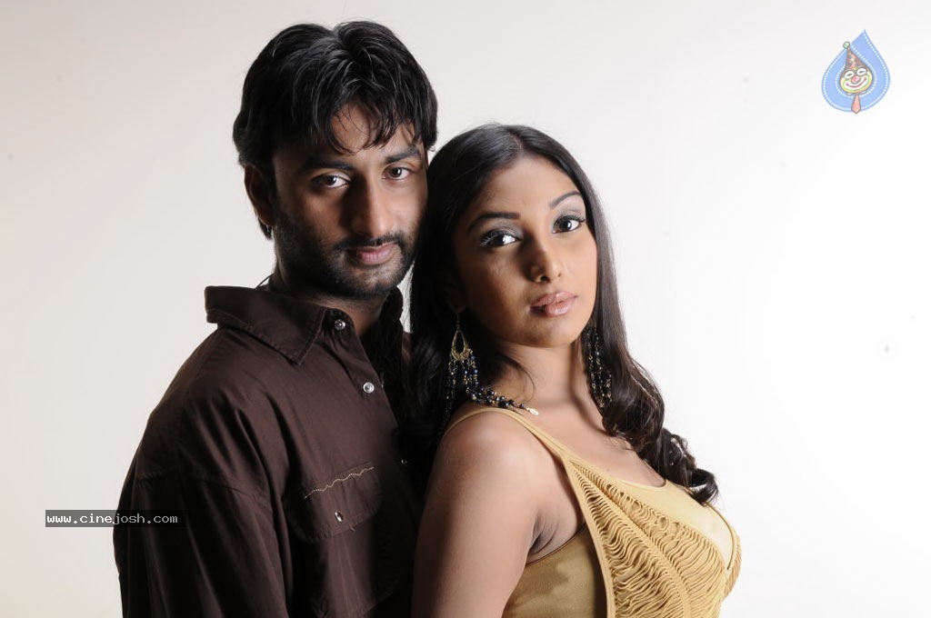 Kadhal Pisase Tamil Movie Hot Stills - 13 / 94 photos