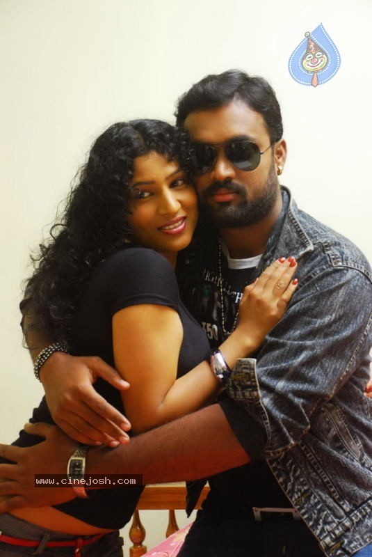 Kalla Parunthu Tamil Movie Spicy Stills - 20 / 27 photos