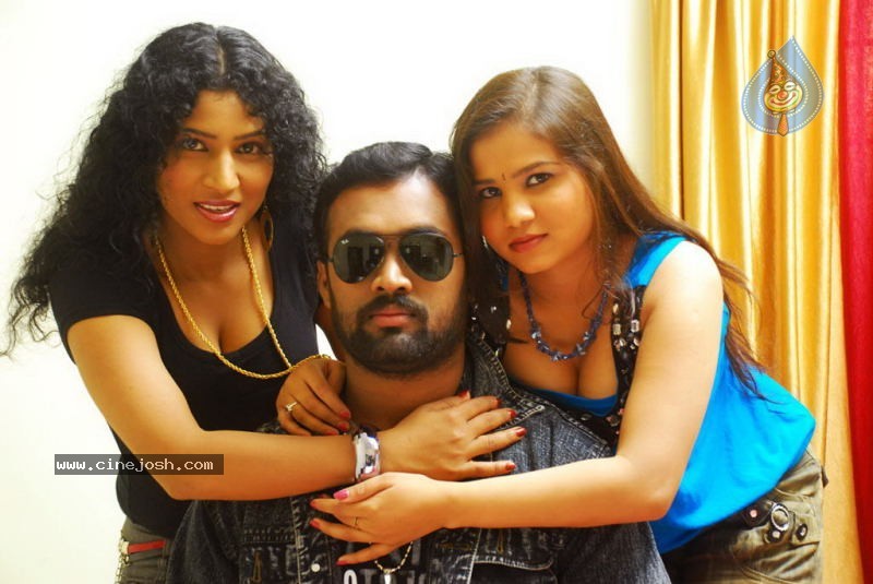 Kalla Parunthu Tamil Movie Spicy Stills - 24 / 27 photos